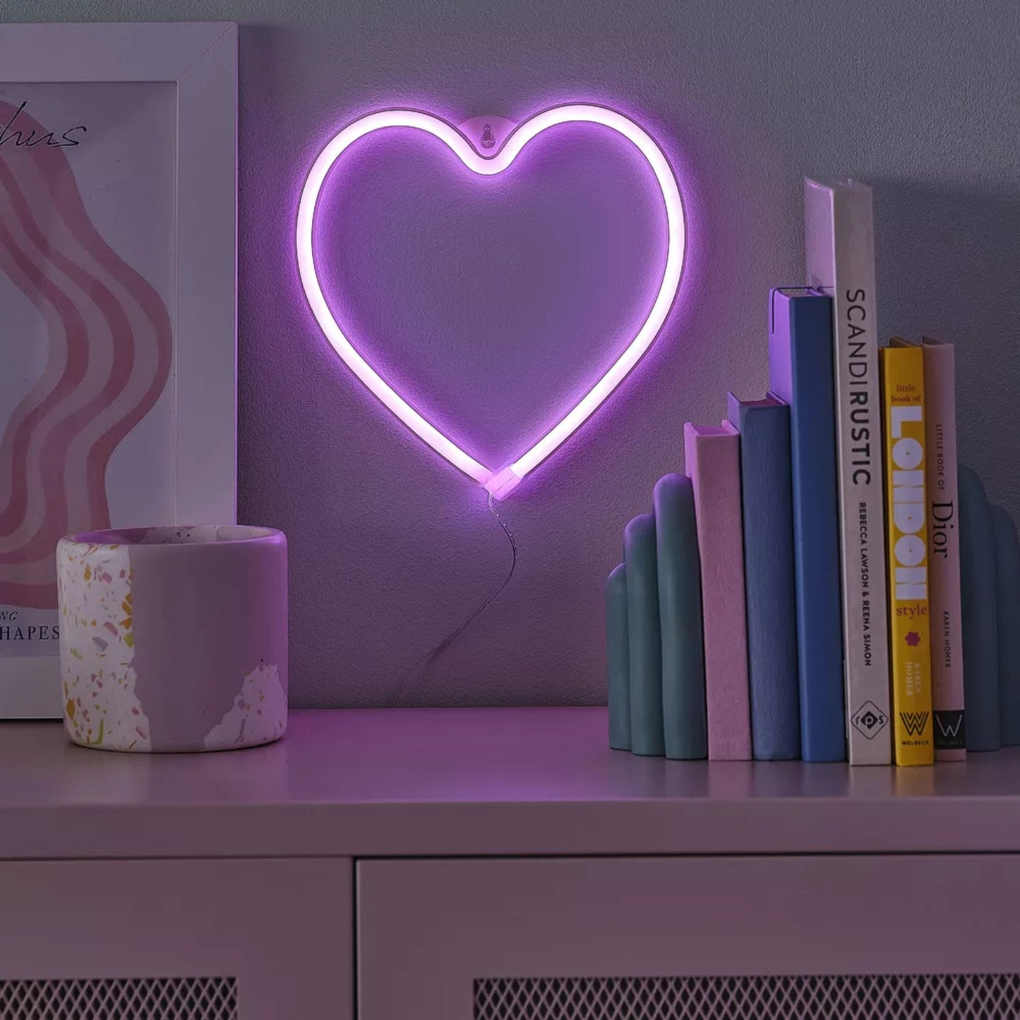 21cm PINK NEON HEART LIGHT (*requires 3 x AA batteries)