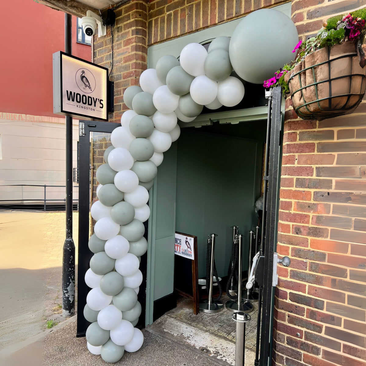 Standard Spiral Half Arch in Laurel Green & White