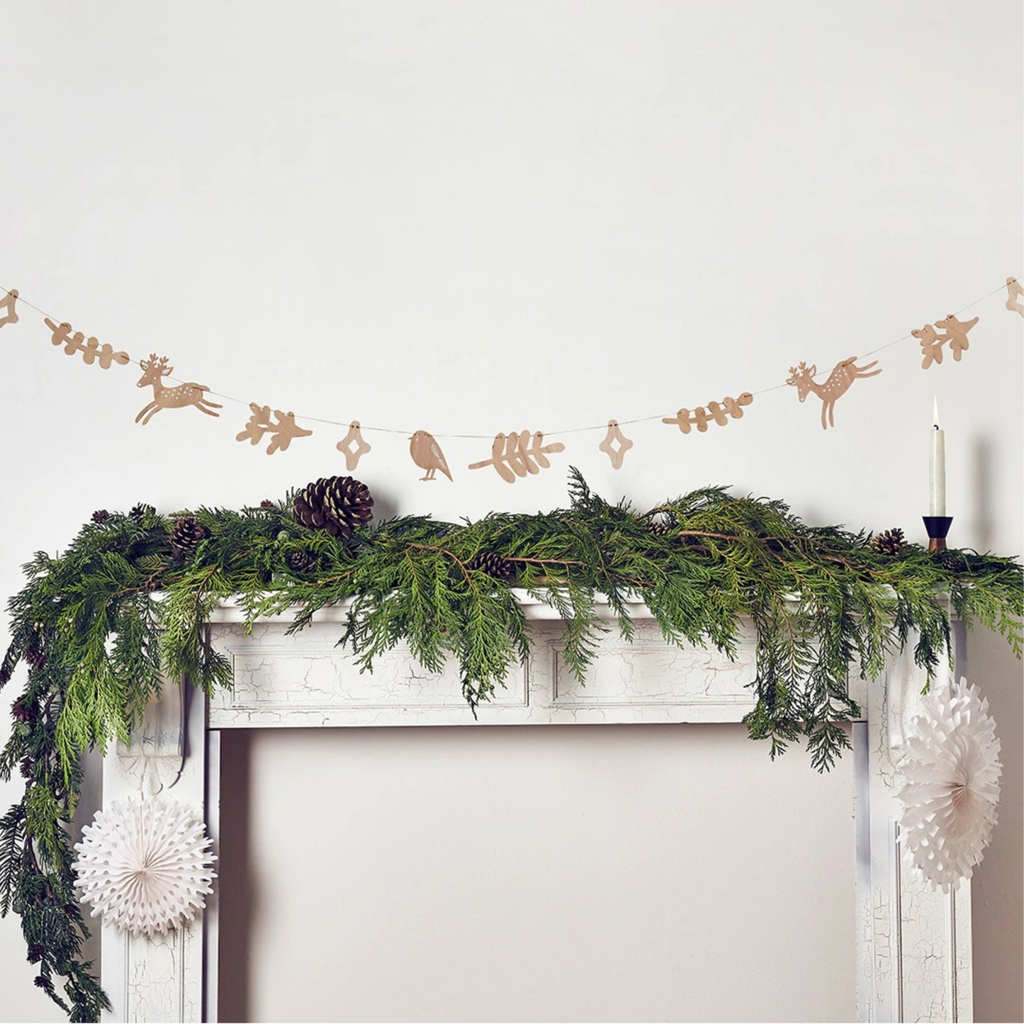 CHRISTMAS CHARACTER WOODEN PARTY GARLAND (98"/ 250cm)
