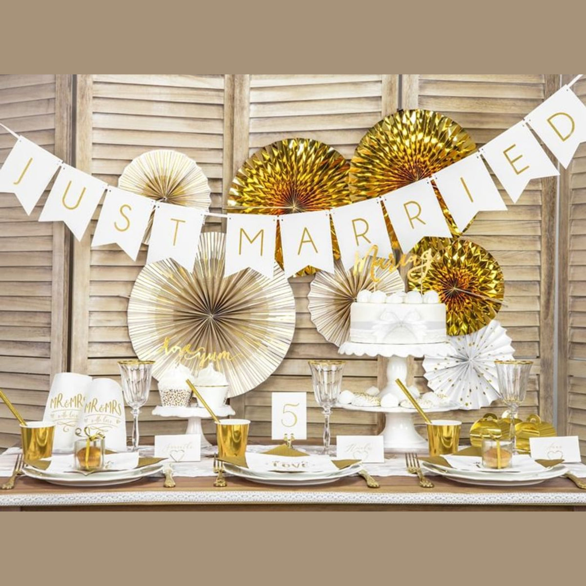 'JUST MARRIED' WHITE BANNER (155cm)